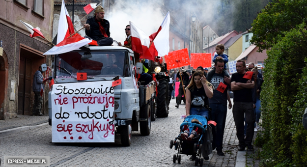 Srebrnogórska Majówka, czyli święto ludzi pracy po pracy to w Srebrnej Górze już tradycja. 1 maja w barwnym, ulicznym pochodzie uczestniczą setki osób