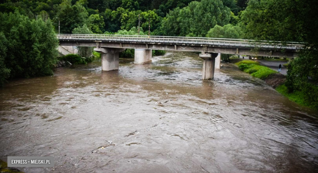 W Bardzie poziom wody w rzece zbliża się do stanu alarmowego (20.06, godz. 20) - stan poziomu wody 229 cm