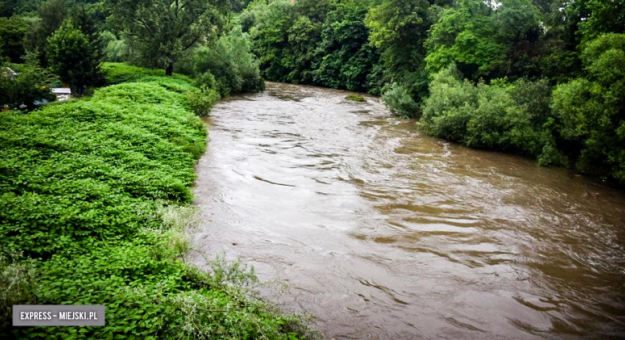 Na Nysie Kłodzkiej w Bardzie poziom wody zwiększa się, ale do stanu ostrzegawczego brakuje mu jeszcze około 30 cm (stan na godz. 11)