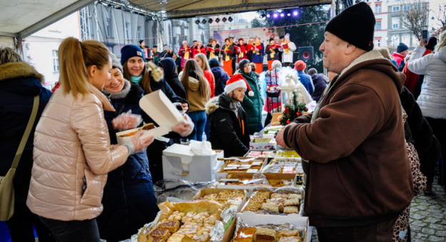 Jarmarki bożonarodzeniowe w Ząbkowicach Śląskich każdego roku cieszyły się ogromnym zainteresowaniem