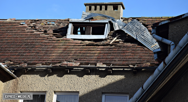 Dach na świetlicy wiejskiej w Braszowicach mocno ucierpiał podczas wichury, jaka w lutym 2020 roku przeszła nad powiatem ząbkowickim