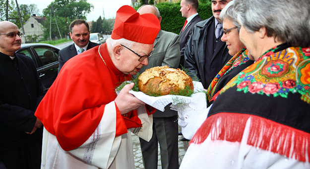 Kardynał Gulbinowicz pozbawiony tytułu Honorowego Obywatela Ząbkowic Śląskich