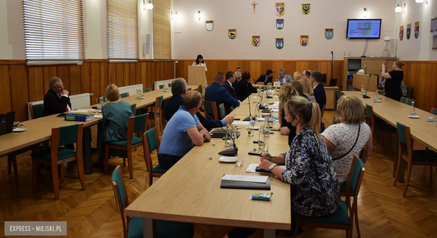 	Nadzwyczajna sesja Rady Powiatu Ząbkowickiego w sprawie dalszej przyszłości DWD w Bardzie