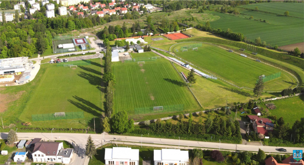 Stadion miejski w Ząbkowicach Śląskich w najbliższych latach ma przejść gruntowną modernizację. Gmina ogłosiła przetarg na wykonanie dokumentacji