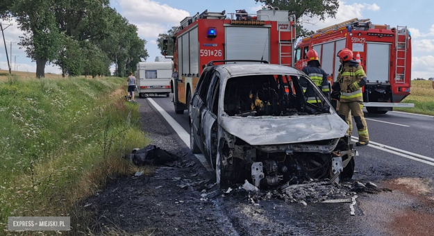 Pożar samochodu na krajowej ósemce za Koźmicami