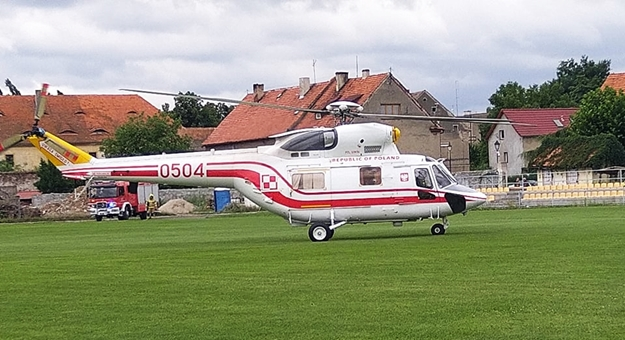 Lądowanie rządowego śmigłowca w Kamieńcu Ząbkowickim