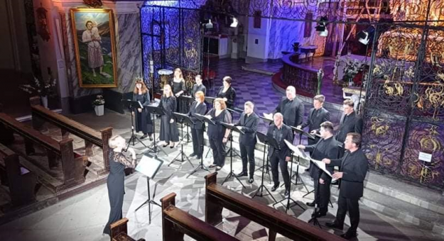 Koncert chóru A cappella Leopolis w bardzkiej bazylice