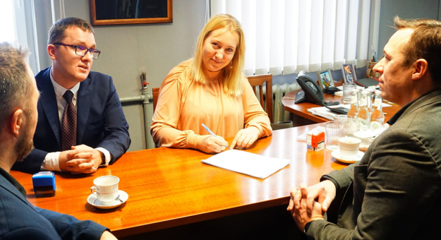 Podisanie umowy z firmą VICTUM PROFESSIONAL Sp. z o.o. z Grodkowa.