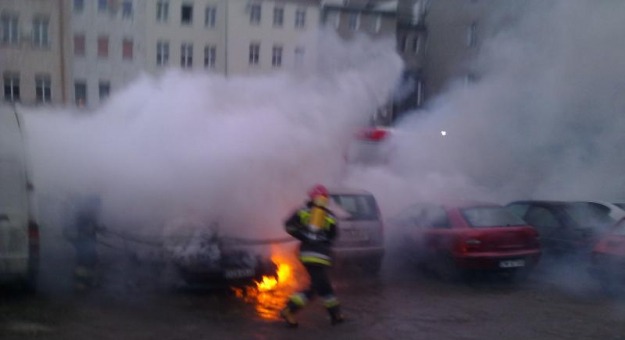 Pożar samochodu w Ząbkowicach