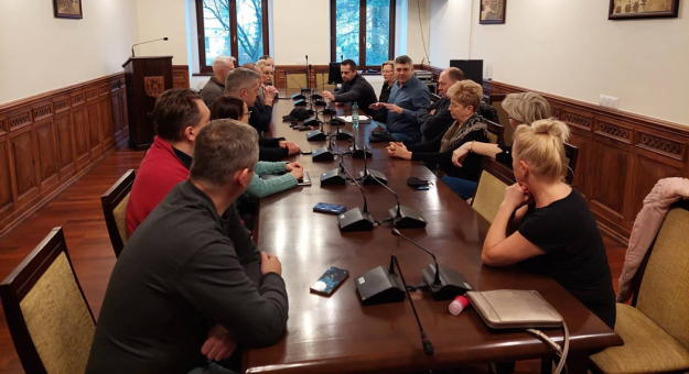 Posiedzenie zespołu kryzysowego Gminy Ząbkowice Śląskie, na którym omówiono organizację przyjęcia rodzin, które uciekają z terenów wojny na Ukrainie 