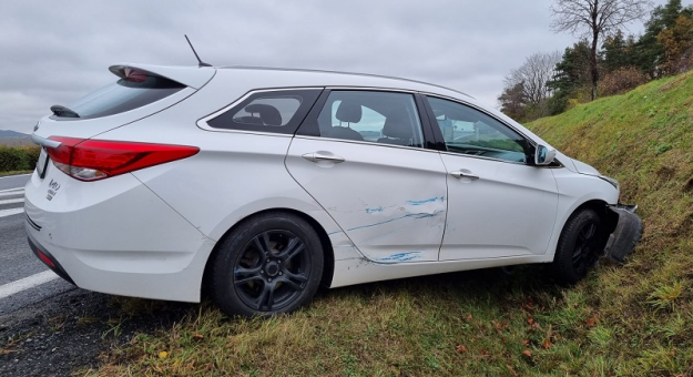 kierujący samochodem marki Hyundai nieprawidłowo wyprzedzając doprowadził do bocznego zderzenia z pojazdem DAF