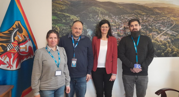 9 marca Grażyna Orczyk, burmistrz Złotego Stoku spotkała się w Urzędzie Miejskim z pracownikami organizacji RANDSTAD działającej w imieniu Wysokiego Komisarza Narodów Zjednoczonych do Spraw Uchodźców (UNHCR – agencja ONZ)


