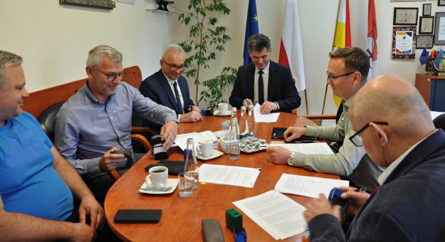 Podpisanie umowy na przebudowę trzech mostów znajdujących się na terenie powiatu ząbkowickiego