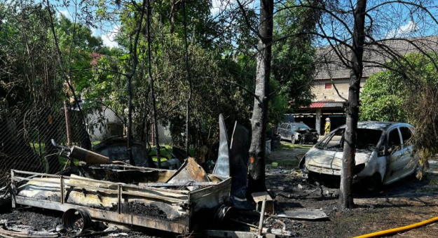 W Wadochowicach płonęły auta i części samochodowe