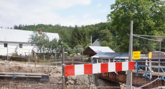 Trwa przebudowa mostu w Laskach