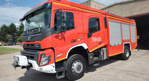 Strażacy-zawodowcy z Ząbkowic Śląskich mają nowy samochód ratowniczo-gaśniczy