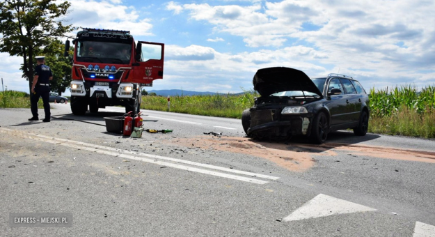 Zderzenie samochodu ciężarowego z osobówką pomiędzy Kamieńcem Ząbkowickim a Złotym Stokiem