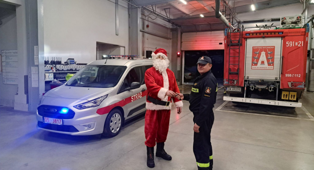 Przekazanie nowego lekkiego pojazdu operacyjnego dla Komendy Powiatowej Państwowej Straży Pożarnej w Ząbkowicach Śląskich