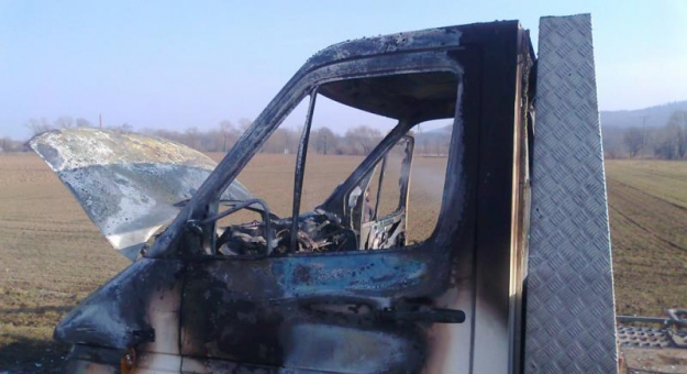Pożar samochodu na drodze Bardo - Przyłęk