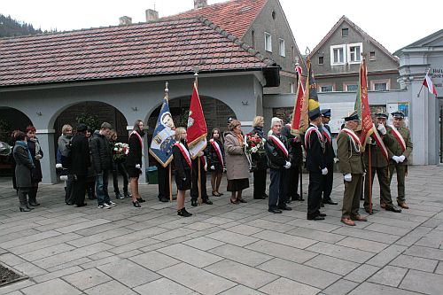 "Tym, co zmarli za Ojczyznę, hołd wdzięczności Polska składa…"