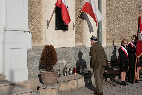 "Tym, co zmarli za Ojczyznę, hołd wdzięczności Polska składa…"