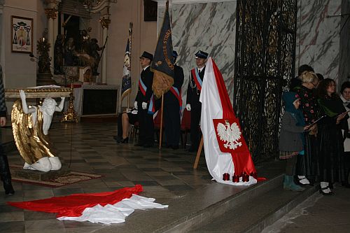 "Tym, co zmarli za Ojczyznę, hołd wdzięczności Polska składa…"