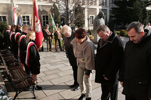 "Tym, co zmarli za Ojczyznę, hołd wdzięczności Polska składa…"