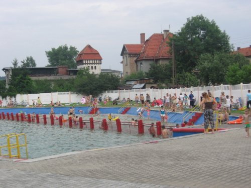 Basen w Ziębicach też czynny !