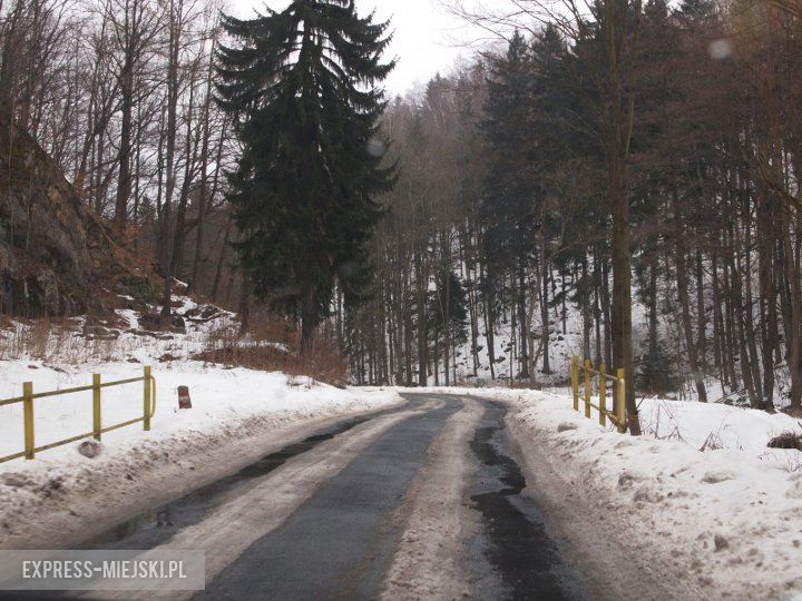 Obiekty w Mąkolnie i Chwalisławiu