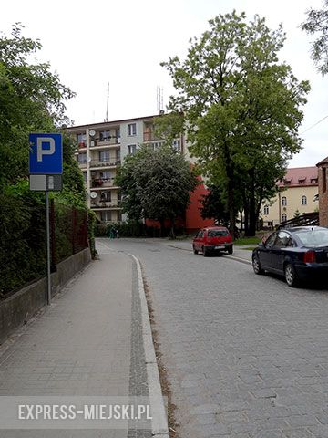 Miejsca parkingowe przy ulicy Wąskiej