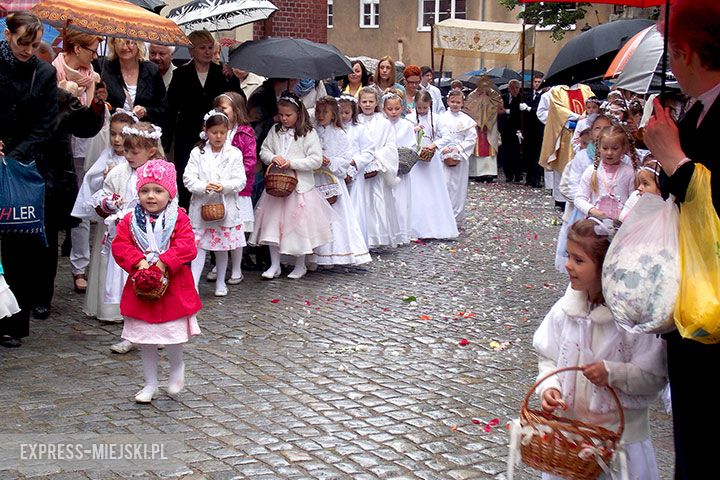 Procesja Bożego Ciała w centrum Ząbkowic Śląskich