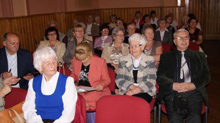 Seniorzy na uroczystości zakończenia roku