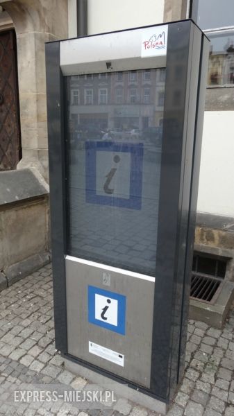 Infokiosk znajduje się tuż przy Ratuszu