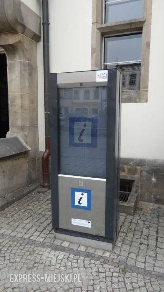 Infokiosk znajduje się tuż przy Ratuszu