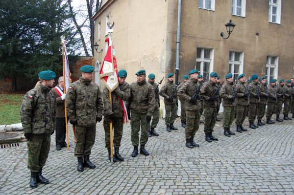 Uroczystość nadania szkole imienia Noblistów Polskich.