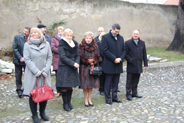 Uroczystość nadania szkole imienia Noblistów Polskich.