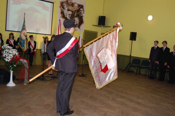 Uroczystość nadania szkole imienia Noblistów Polskich.