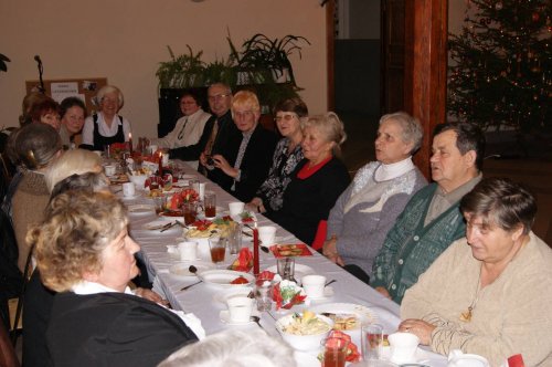 słuchacze Uniwersytetu Trzeciego Wieku 