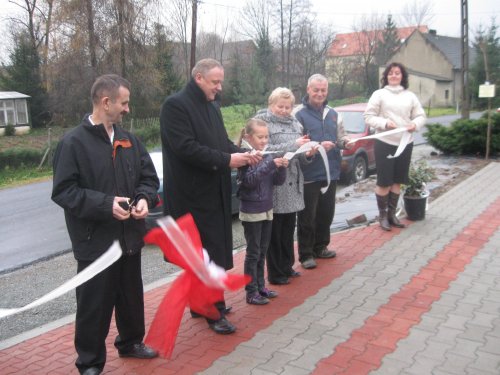 Nowy plac zabaw oraz zatoka postojowa w Potworowie