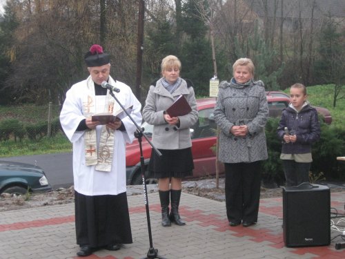 Nowy plac zabaw oraz zatoka postojowa w Potworowie