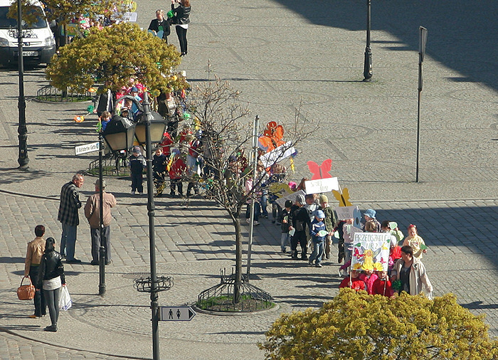 Przedszkolaki z Ząbkowic w akcji "Szanuj zieleń" 