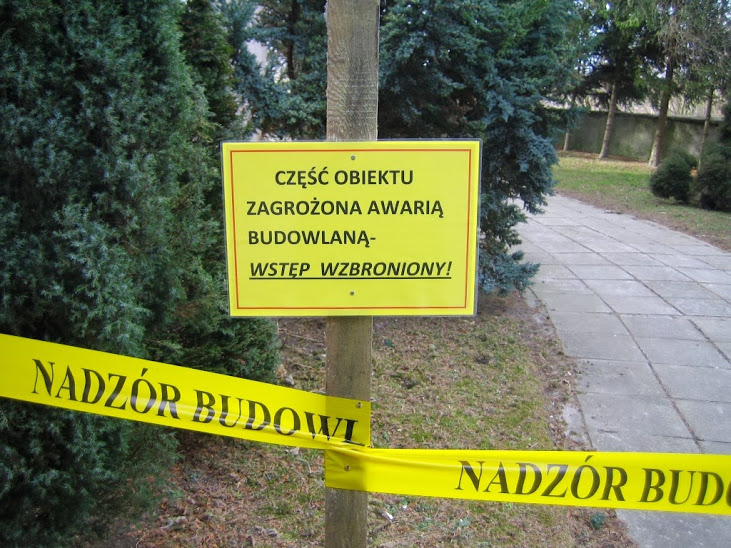 Część budynku i terenu wokół niego jest wyłączona z użytkowania