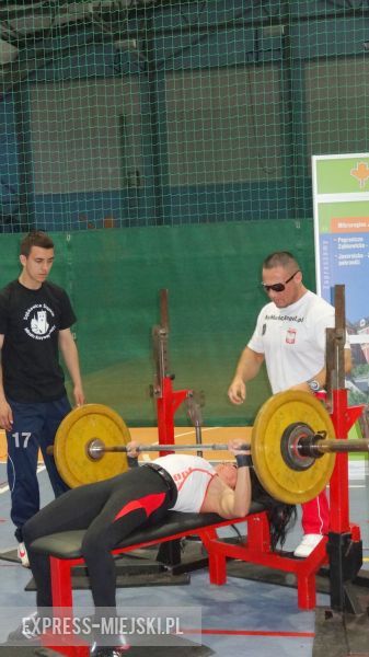 Na ząbkowickiej hali sportowej zawodnicy z dolnego śląska wyciskali sztangę leżąc