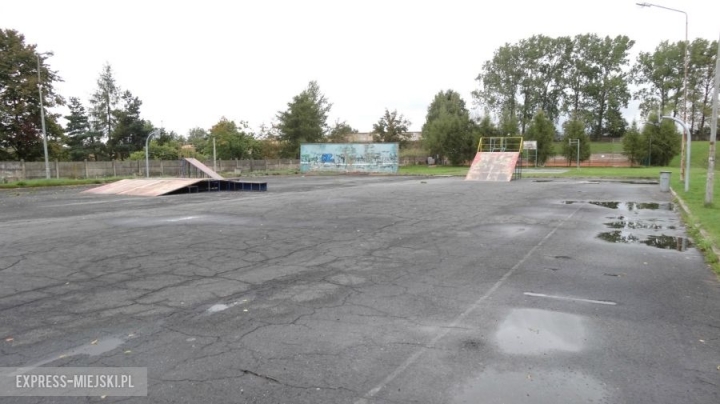 Ruiny skateparku na stadionie