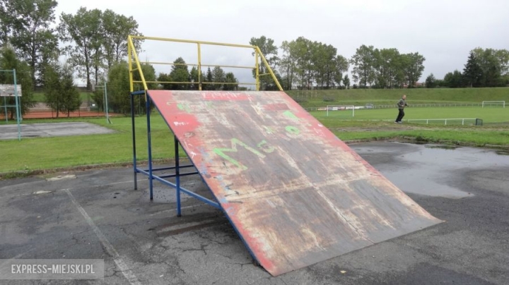 Ruiny skateparku na stadionie