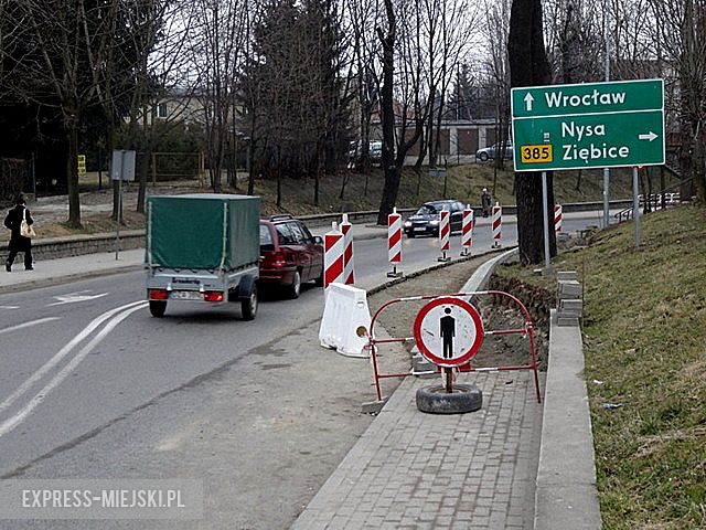 Kierowcy pytają jak długo jeszcze będą trwały remonty i powoli tracą cierpliwość. Wykonawca ma czas na wykonanie prac do końca kwietnia