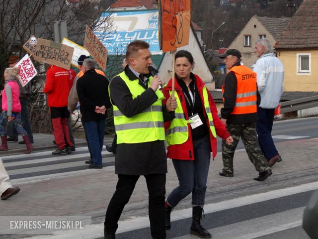 Dziś utrudnienia miały miejsce w Bardzie. Protestujący domagali się budowy drogi ekspresowej