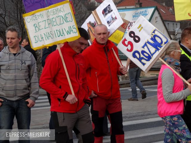 Dziś utrudnienia miały miejsce w Bardzie. Protestujący domagali się budowy drogi ekspresowej