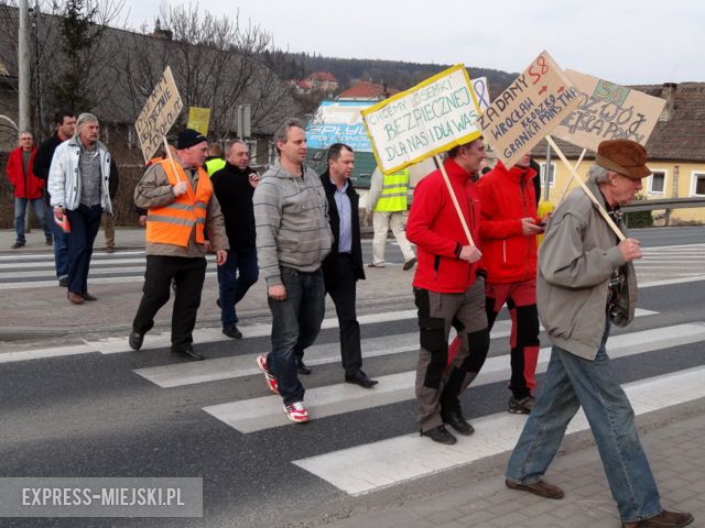 Dziś utrudnienia miały miejsce w Bardzie. Protestujący domagali się budowy drogi ekspresowej