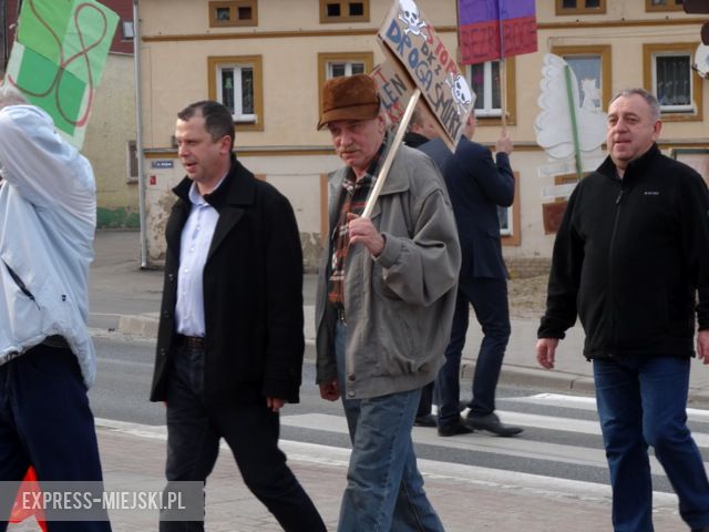 Dziś utrudnienia miały miejsce w Bardzie. Protestujący domagali się budowy drogi ekspresowej